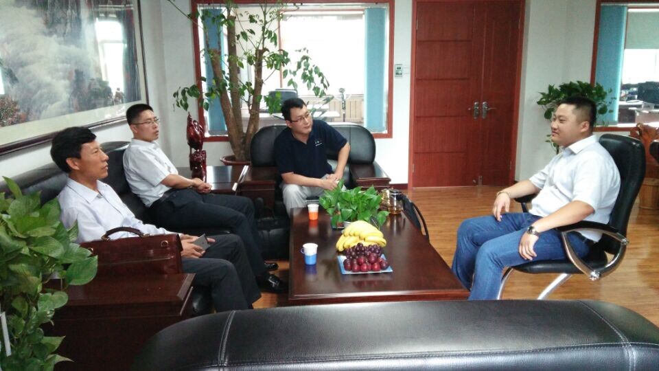 舍弗勒貿易(上海)有限公司北方區銷(xiāo)售總監安軍民先生一行蒞臨濟南鴻慷機電參觀(guān)指導工作